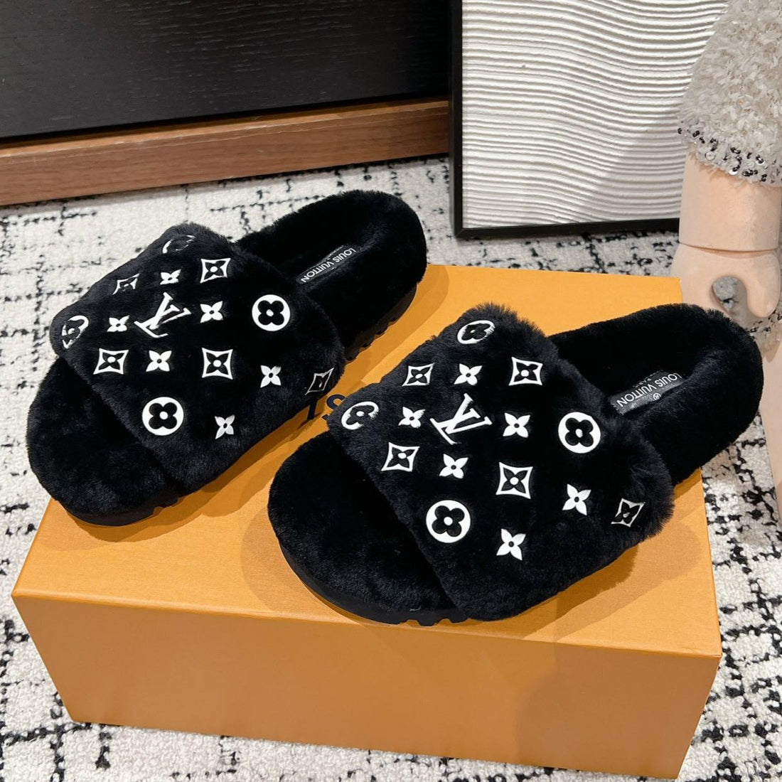 SLIPPER IN BLACK WOOL WITH WHITE LOGO
