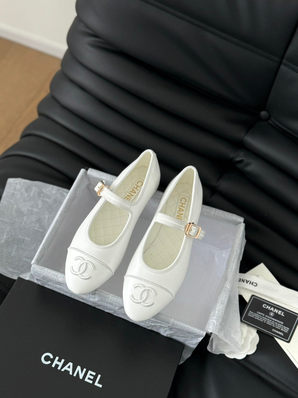 MARY JANE SHOES IN WHITE LAMBSKIN