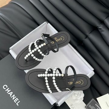MULE SLIPPERS WITH PEARL CHAIN IN BLACK LAMBSKIN