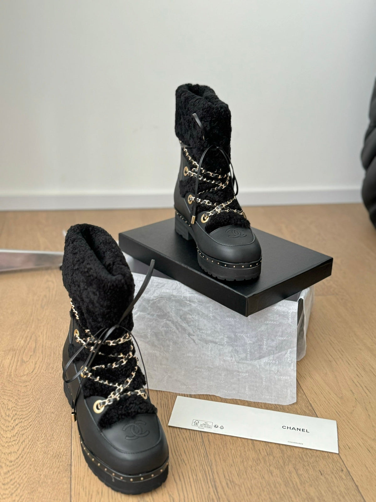 CC CHUNKY SKATEBOARDING BOOTS IN BLACK SMOOTH FLEECE AND CALFSKIN