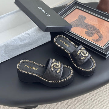 WEDGE HEELS IN BLACK CALFSKIN MIX CHAIN BASE