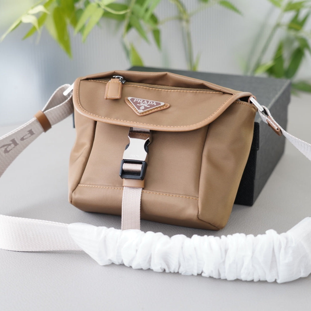 MEDIUM FLAP BAG 20 IN CIDER BROWN RE-NYLON