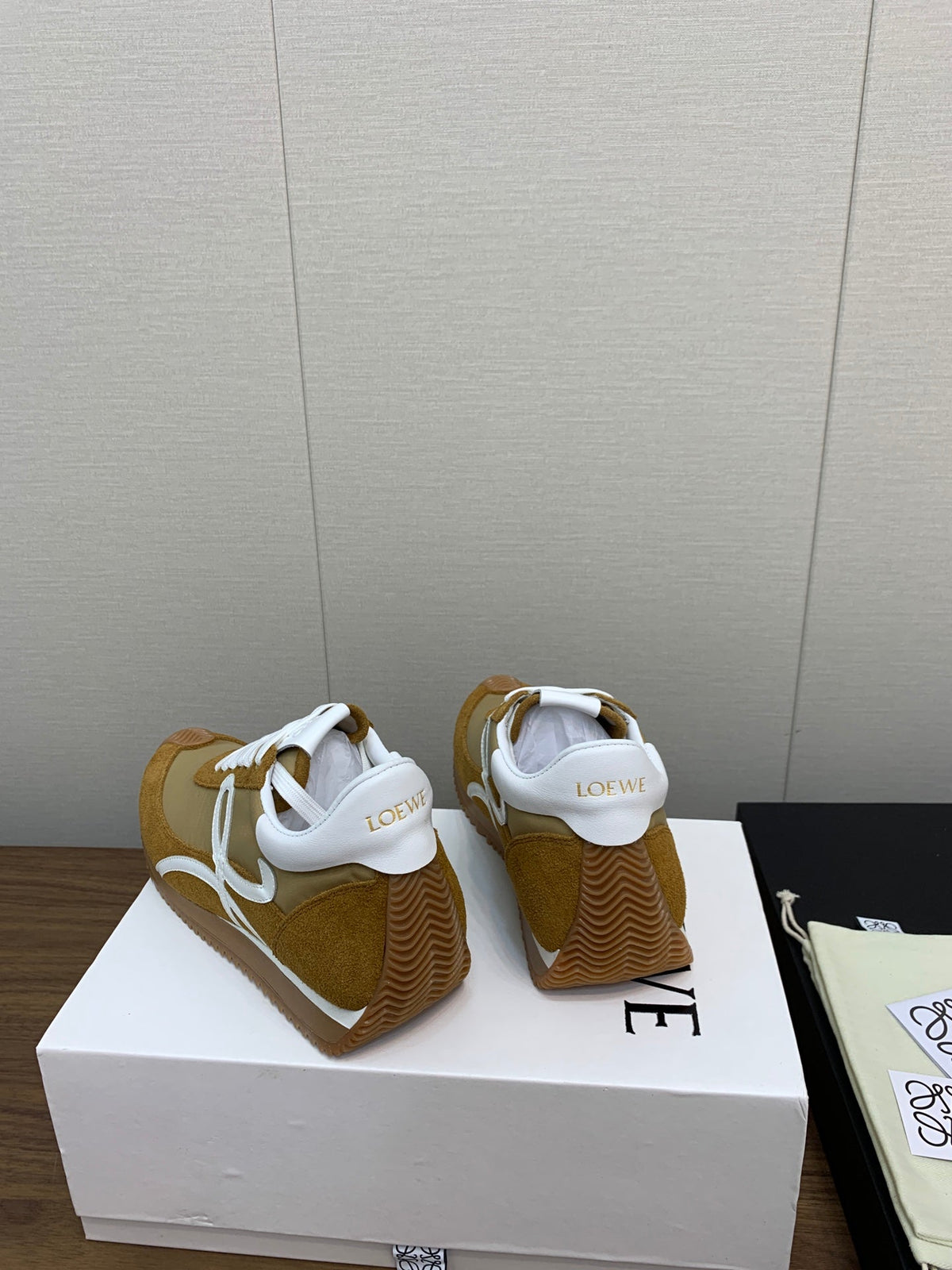 LW FLOW RUNNER SNEAKER GOLDENROD SUEDE