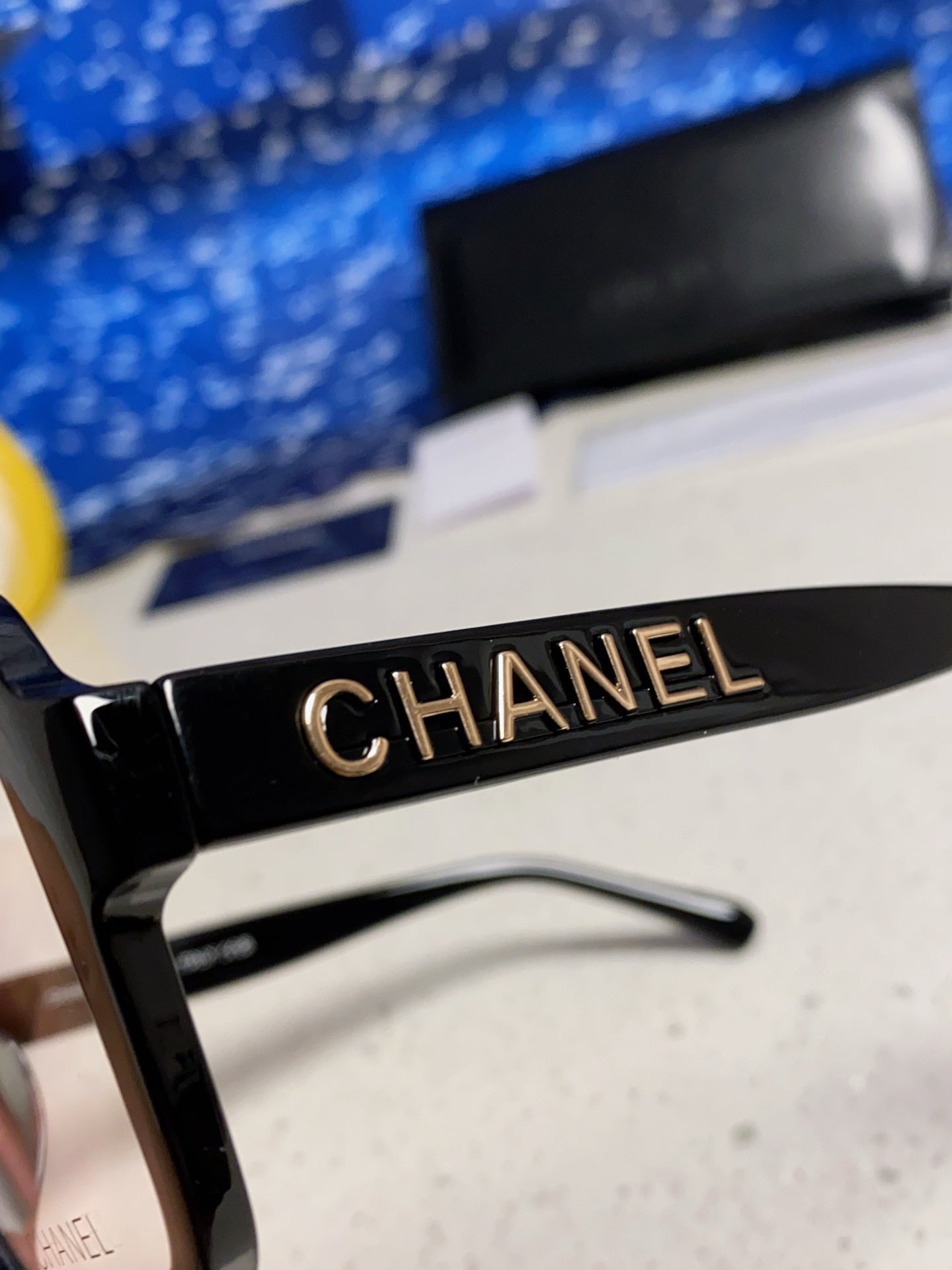 SQUARE SUNGLASSES 638934 IN BLACK ACETATE