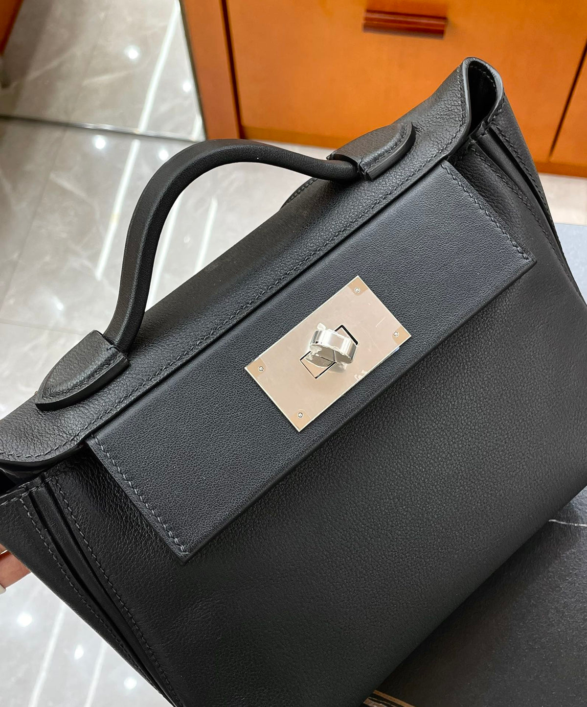 MINI 24/24 21CM IN BLACK EVERCOLOR CALFSKIN SILVER KELLY BUCKLE