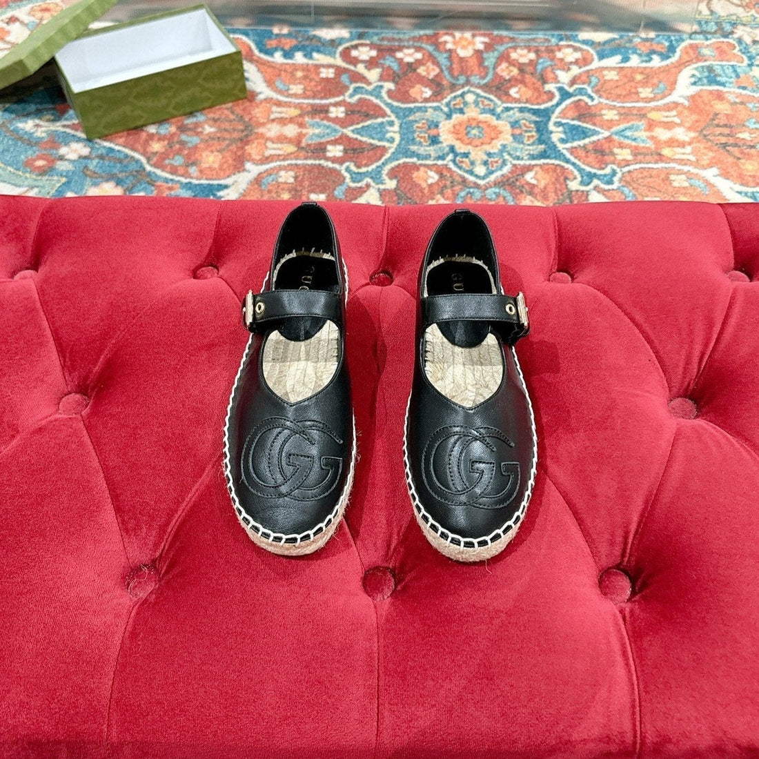 GG CROSS STRAP FLAT SHOES IN BLACK CALFSKIN WITH STRAW SOLE