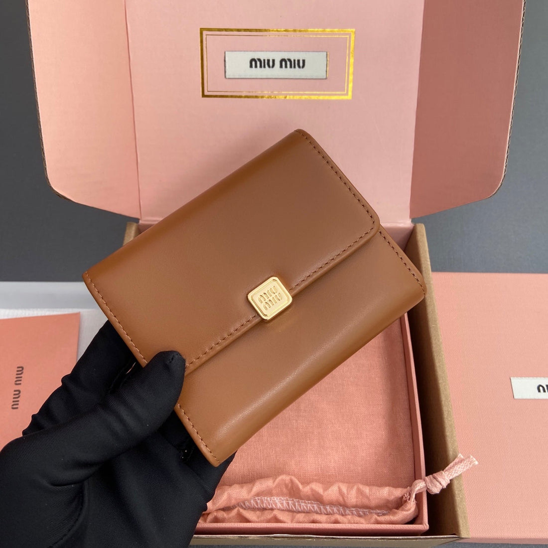 WALLET 12 IN SANTA FE BROWN SMOOTH CALFSKIN GOLD HARDWARE