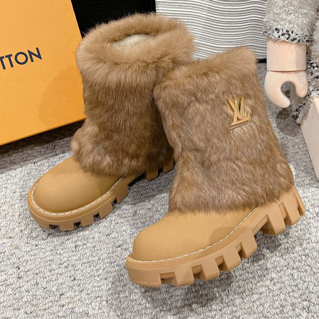 ANKLE BOOTS IN PEANUT BROWN CALFSKIN WITH MINK FUR