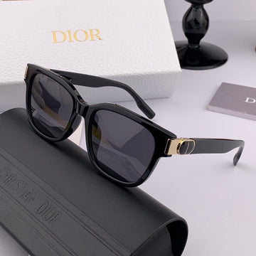 MONTAIGNE SUNGLASS CD6113 IN ACETATE
