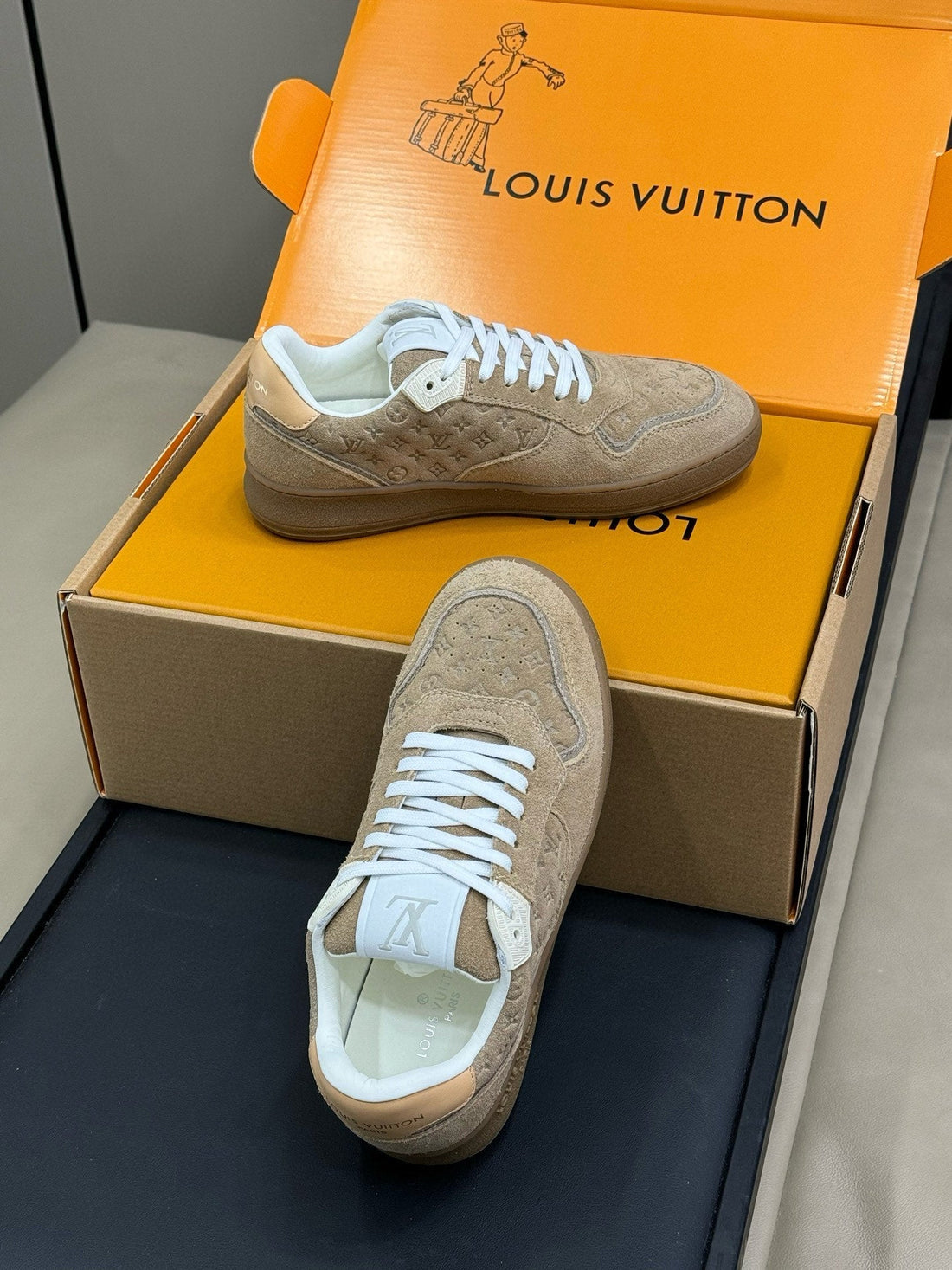 STADIUM SNEAKER IN KHAKI BROWN EMBOSSED MONOGRAM SUEDE