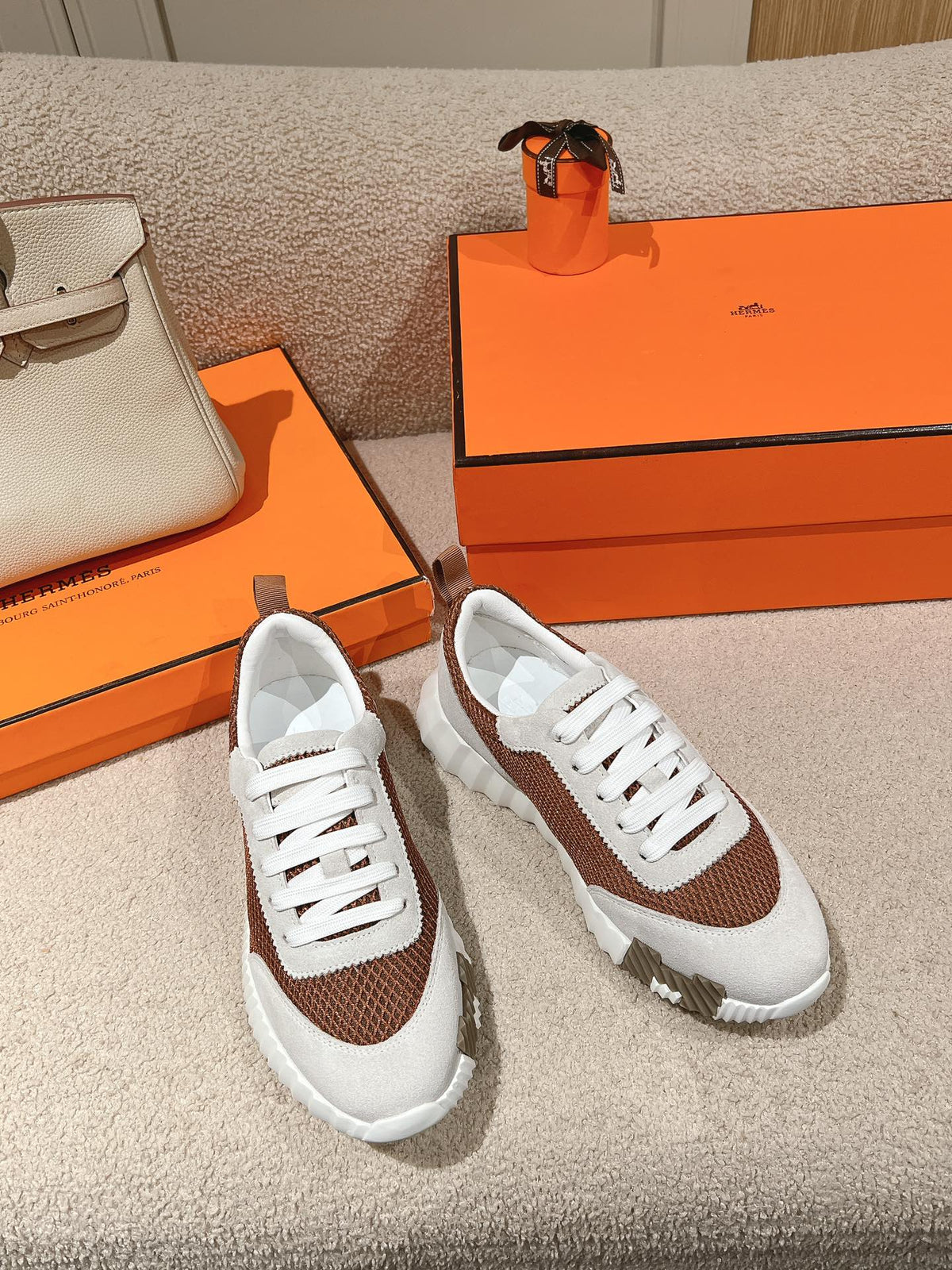 MAINLAND SNEAKER IN PALE GRAY SUEDE AND CARAMEL BROWN BREATHABLE MESH FABRIC