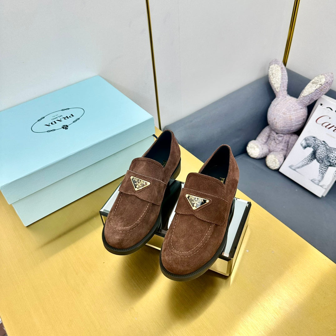 LOAFERS ATTACHED TRIANGLE LOGO IN WALNUT BROWN SUEDE