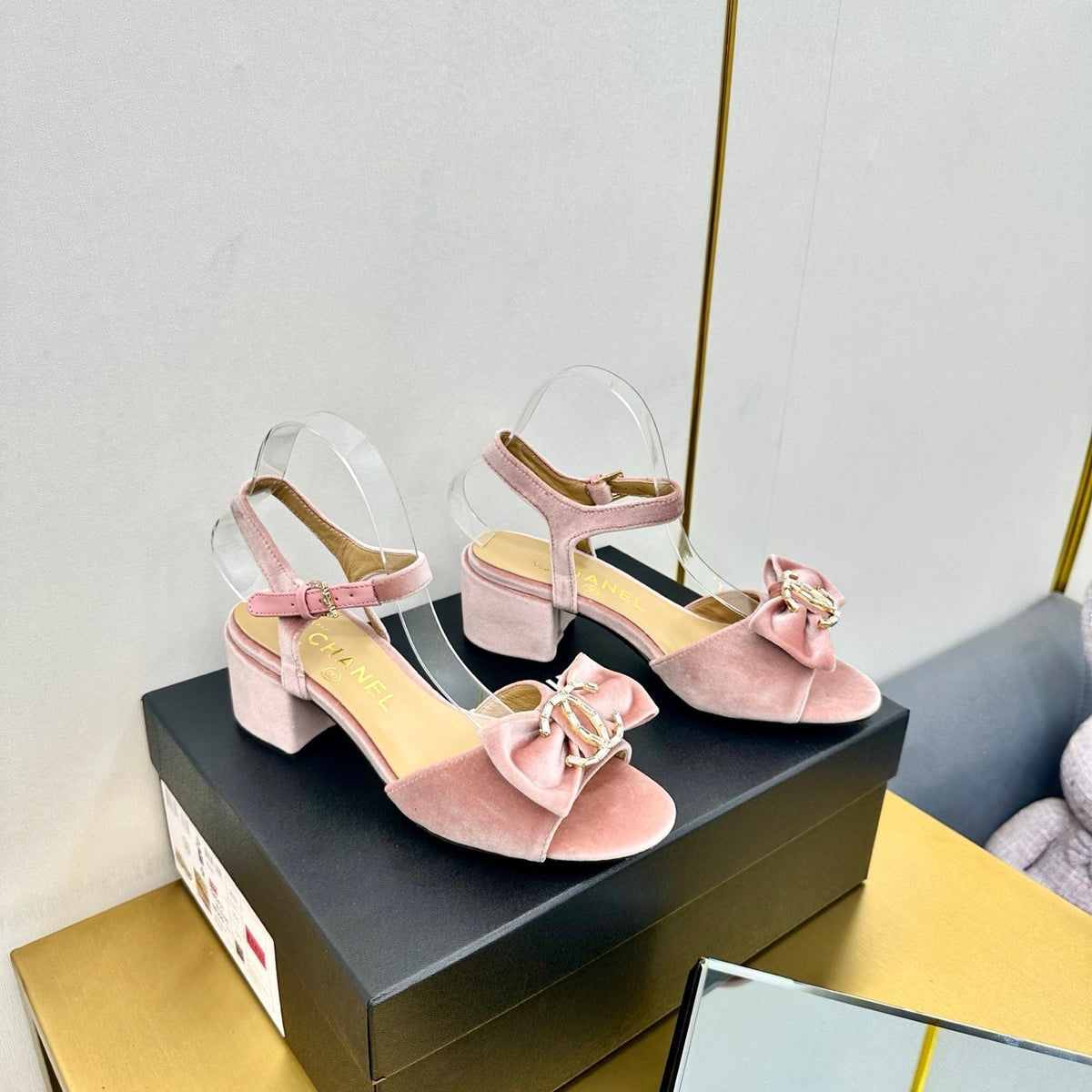 BOWKNOT RHINESTONES MID HEEL SANDAL IN LIGHT PINK VELVET