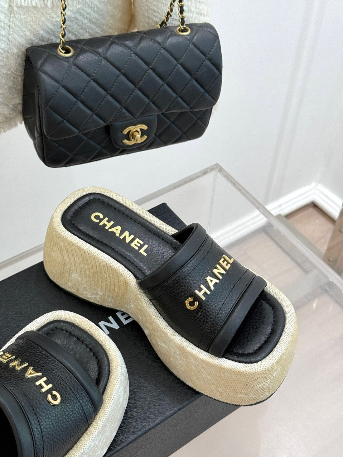 PLATFORM SLIPPERS IN BLACK LAMBSKIN