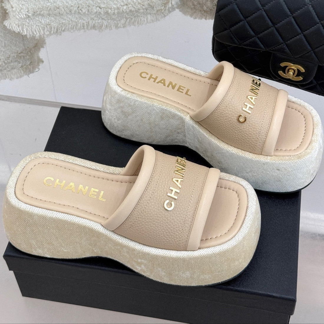 PLATFORM SLIPPERS IN CAMEL BEIGE LAMBSKIN