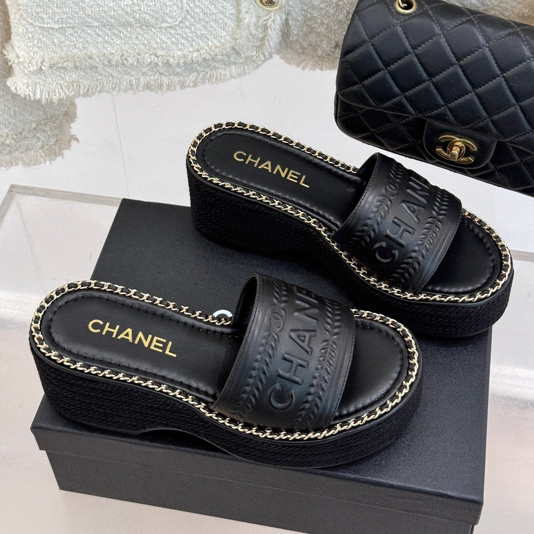 THICK SOLE WEDGE SLIPPERS IN BLACK CALFSKIN