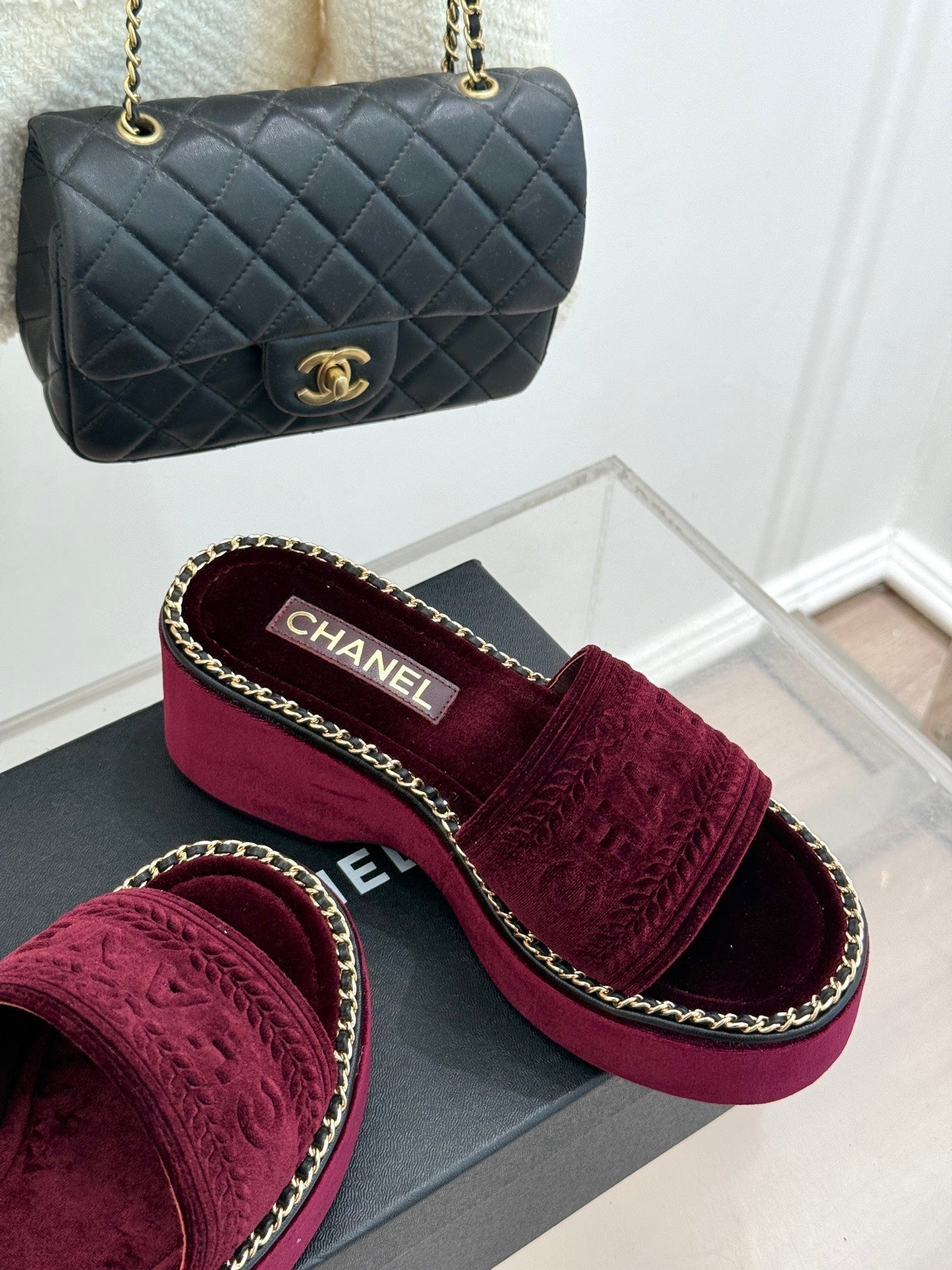 THICK SOLE WEDGE SLIPPERS IN MAROON RED VELVET