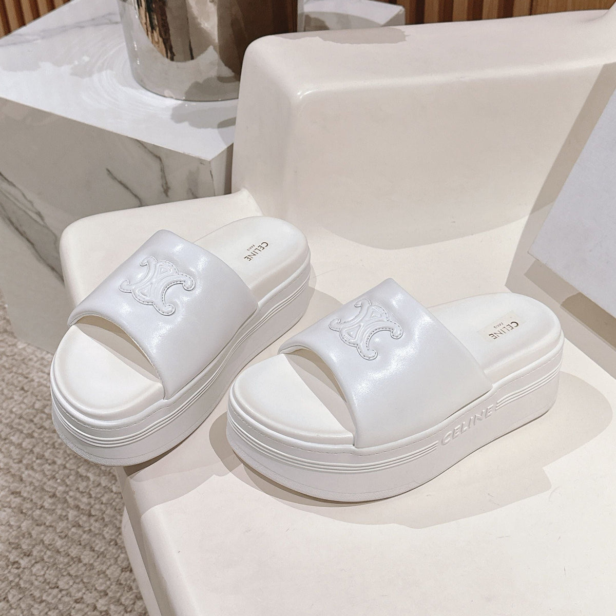 BLOCK SLIDE WITH TRIOMPHE IN WHITE SMOOTH LAMBSKIN