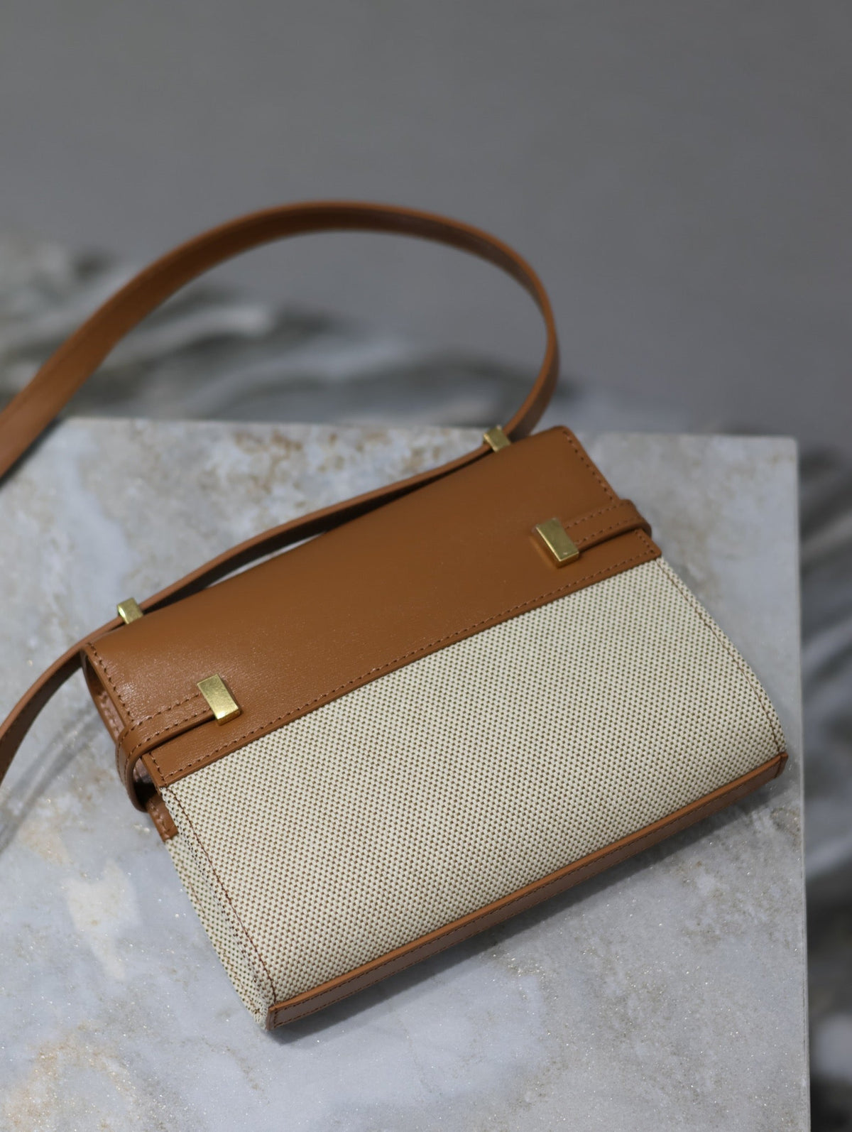 MANHATTAN MINI 19 IN WHITE CANVAS AND BROWN LAMBSKIN GOLD BUCKLE