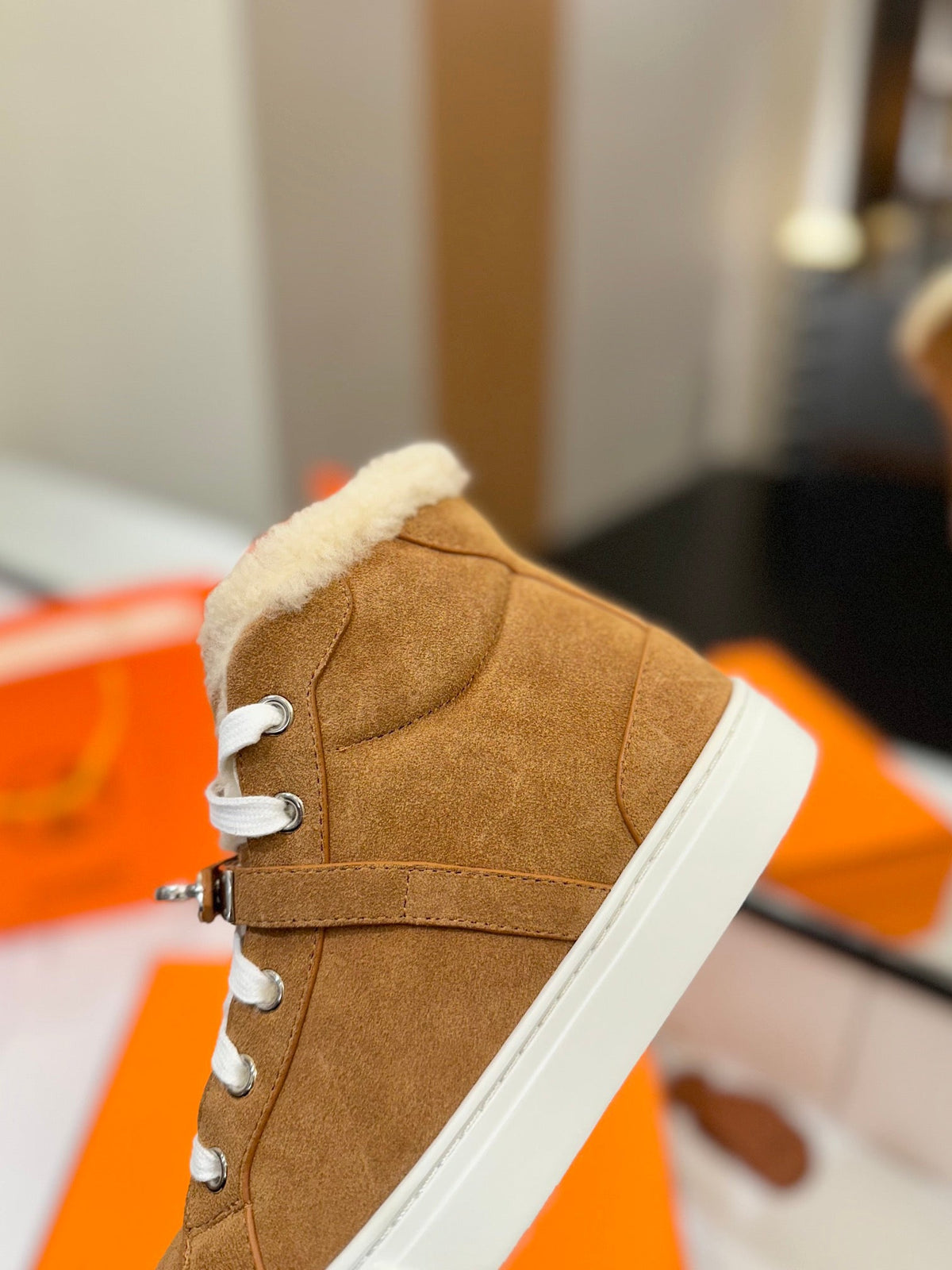 CHEALSEA BOOTS IN BRONZE BROWN SUEDE AND FLEECE LINING