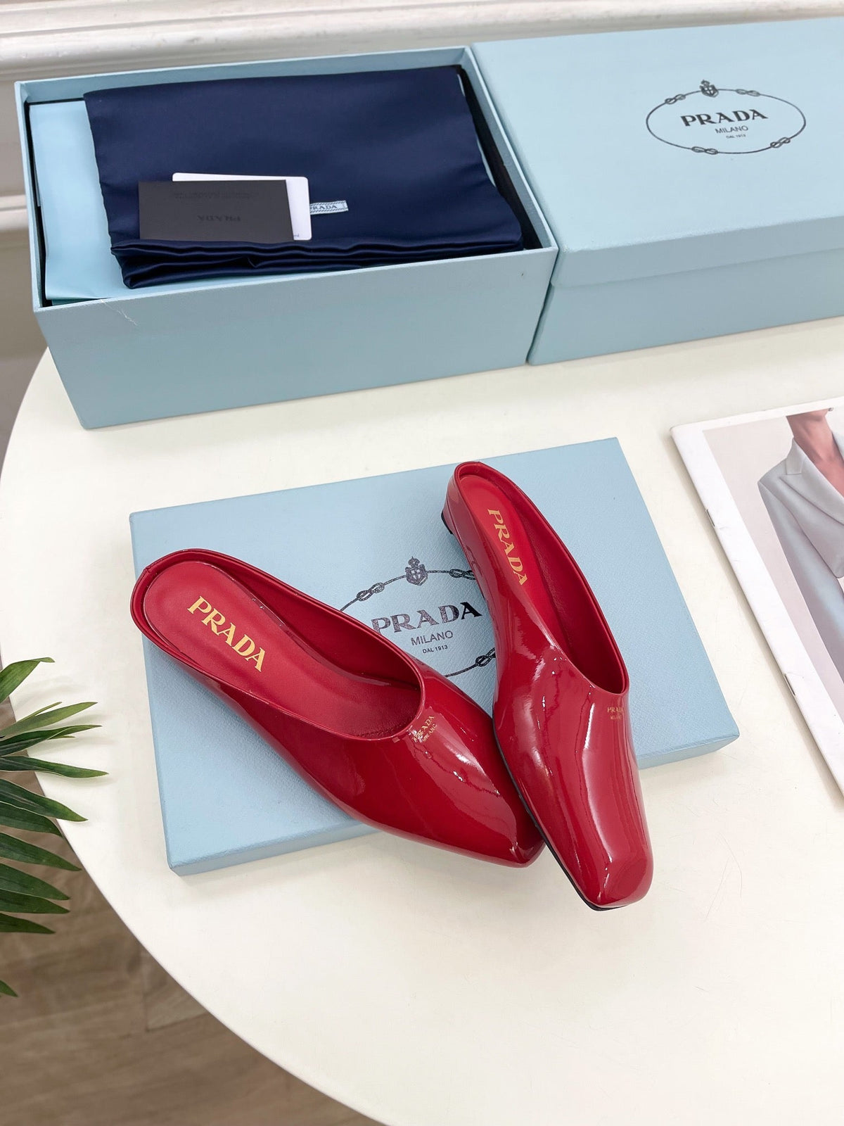MULES SQUARE TOE IN RED SHINY CALFSKIN