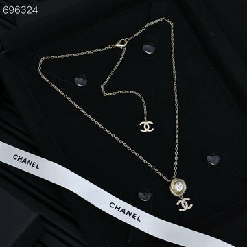 PENDANT NECKLACE IN GOLD TWISTED RIBBED DOUBLE C
