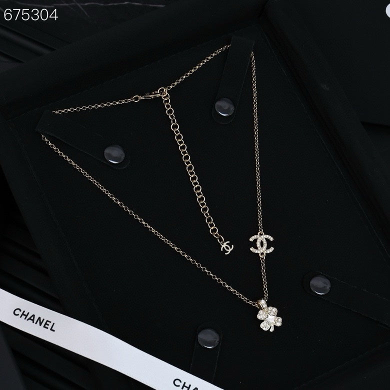 PENDANT NECKLACE FULL DIAMOND FOUR-LEAF CLOVER DOUBLE C IN GOLD
